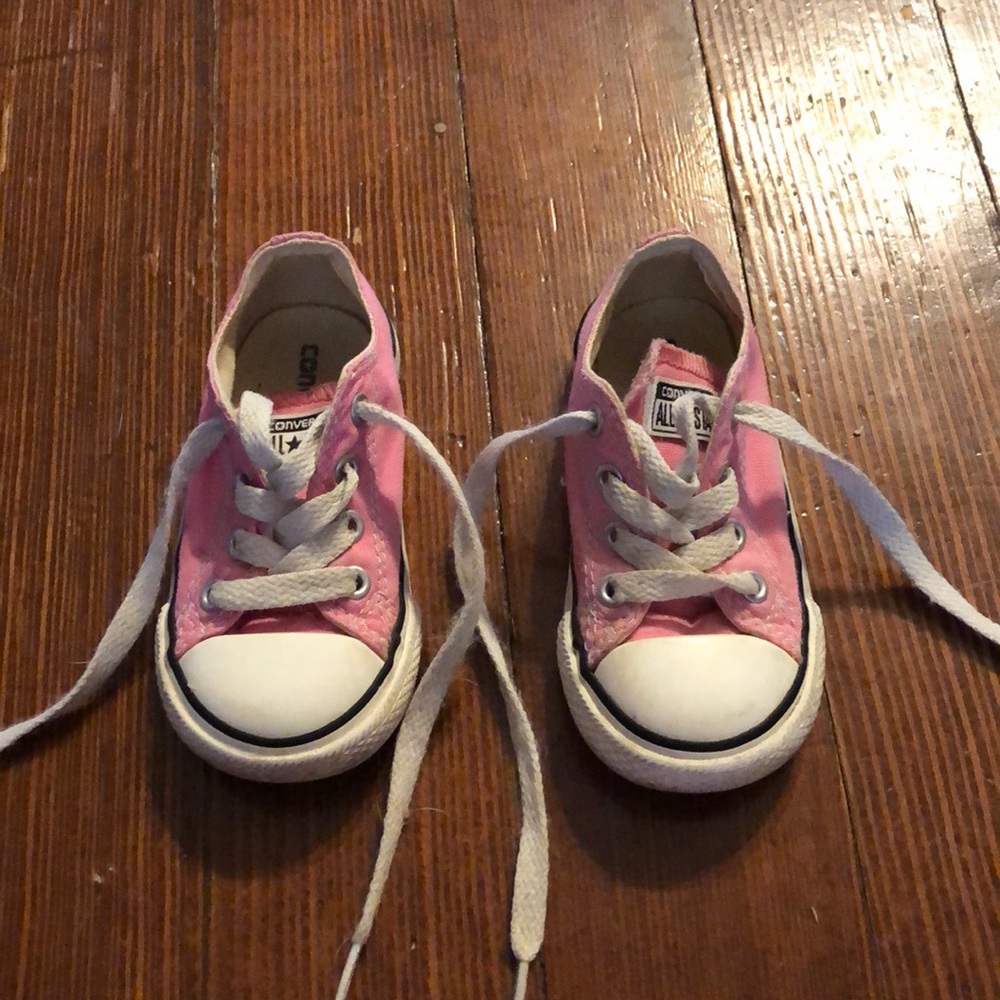 Toddlers pink converse